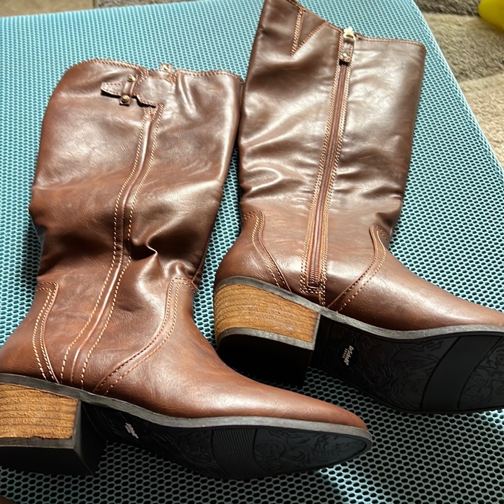 Brand new Dr School’s boots. Women’s 8 1/2.  Brown. Zipper.